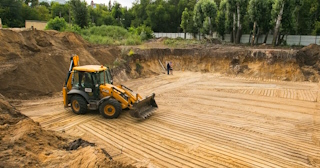 Разработка котлована Балахна стоимость за от 563 руб. м3 - заказать работы по копке и рытью котлованов | траншей